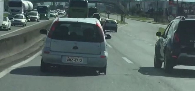 O motorista que dirige sem pneu e os pilares fraturados do trânsito seguro