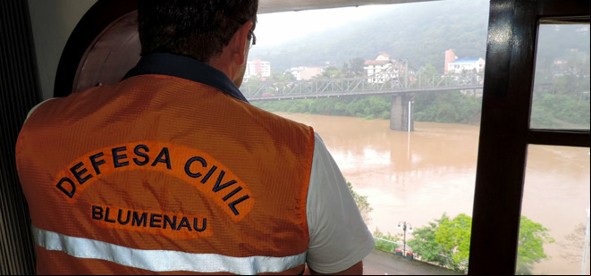 Blumenau amanhece bastante preocupada com o nível do rio