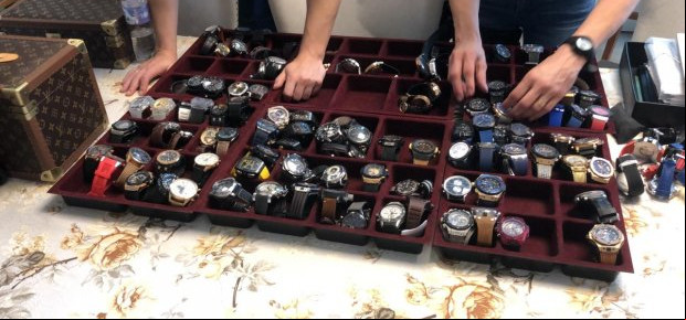 Polícia Civil cumpre mandados de busca e apreende objetos de luxo