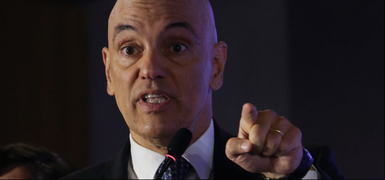 STF e Moraes estão imersos na política “até o pescoço”, diz WSJ