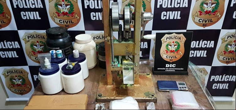 Polícia Civil desmonta laboratório de drogas