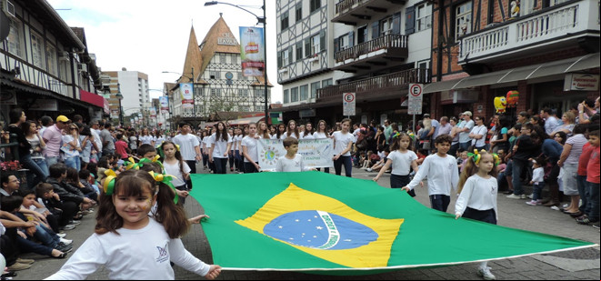 Blumenau tem Desfiles Cívicos e muitas atrações neste feriadão
