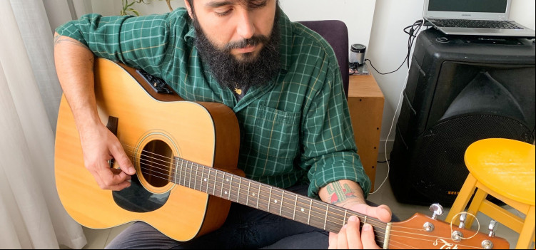 Músico de Itajaí lança EP caseiro gravado durante o isolamento