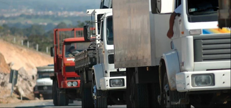 Saiba mais sobre o segundo dia de paralização dos caminhoneiros