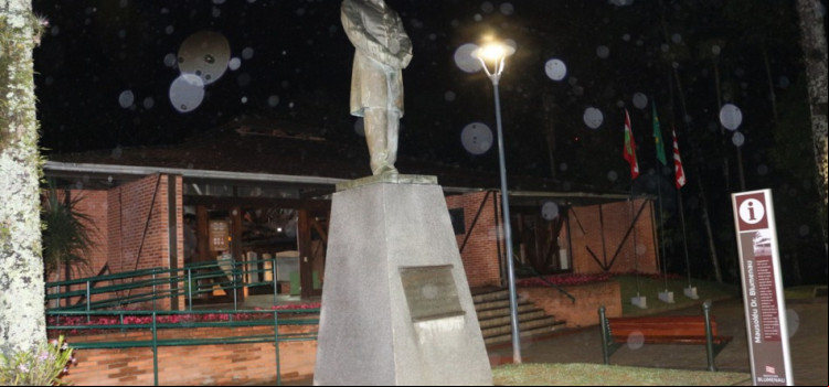 Dr. Blumenau será homenageado no mausoléu amanhã