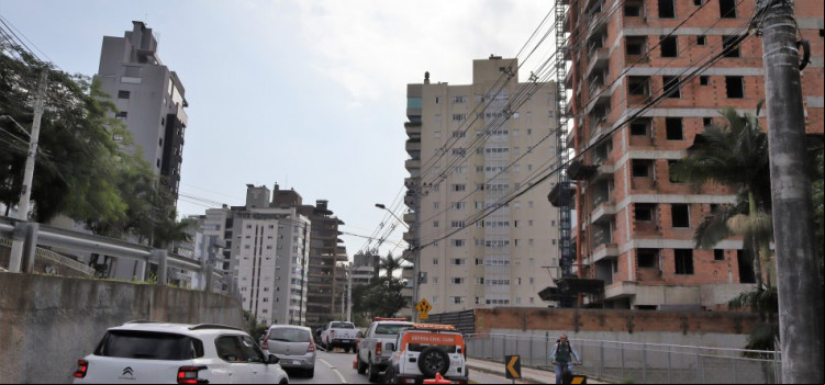 Prefeitura embarga obras privadas na Hermann Huscher