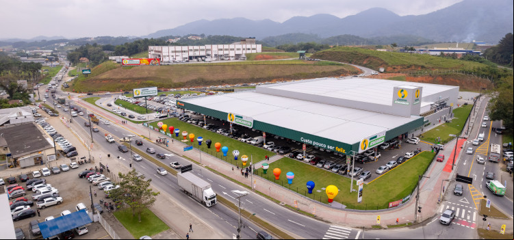 Cooper inaugura primeira loja no formato atacarejo em Blumenau