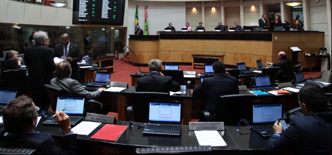 Projeto aprovado obriga poder público a informar sobre obra parada