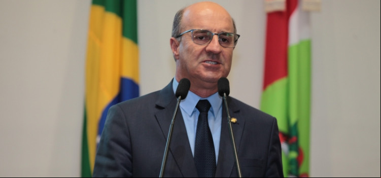 Deputados criticam Adin por aumento no percentual para Saúde
