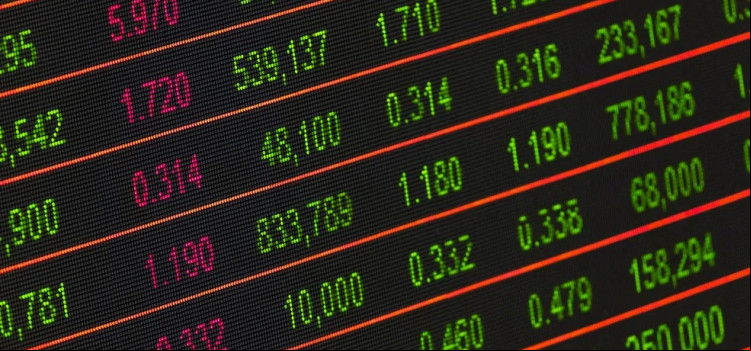 Ibovespa opera em queda