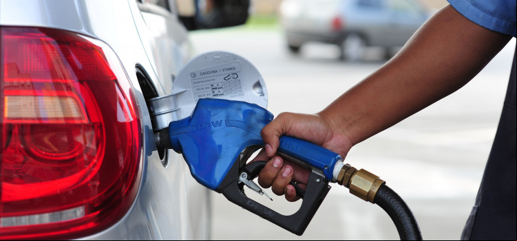 Gasolina fica R$ 0,10 mais cara com reajuste do ICMS