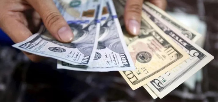 Dólar abre em alta e vai a R$ 5,68