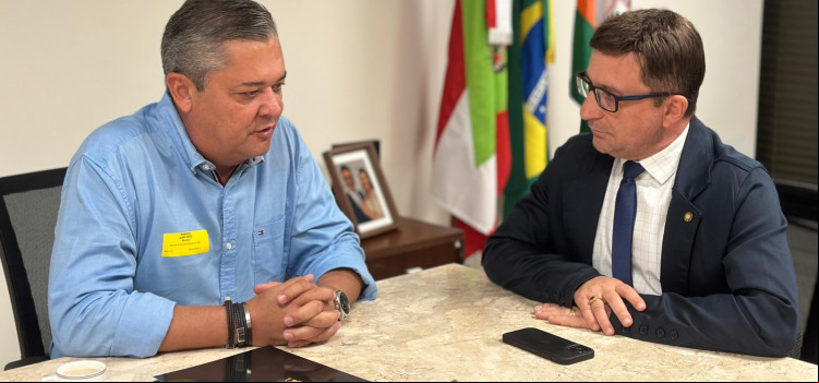 Almir busca recursos em Florianópolis