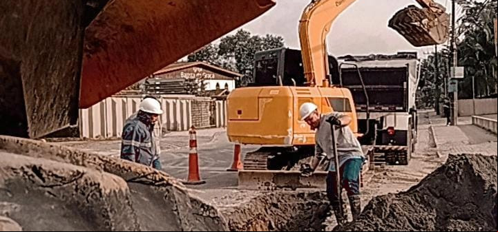 Obras de ampliação de adutora prosseguem na região norte