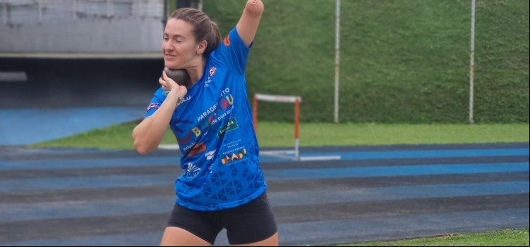 Suzana Nahirnei bate o recorde brasileiro