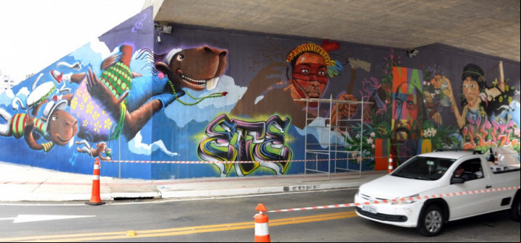 Prolongamento da Humberto de Campos exibe painéis grafitados