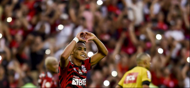 Flamengo goleia Athletico por 5 a 0