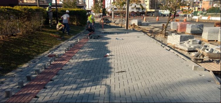 Rua Humberto de Campos ganha novas calçadas