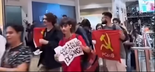 Socialistas acéfalos invadem shopping Neumarkt