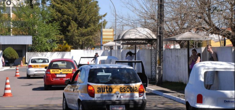 Nova lei fixa idade máxima para veículos usados em autoescolas