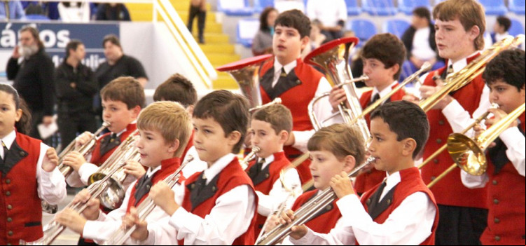 Bandas e fanfarras escolares se apresentarão em praças e terminais