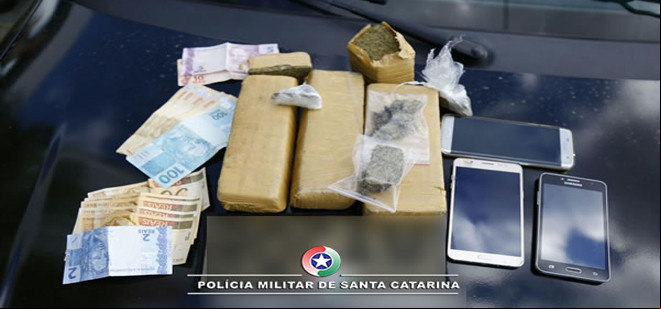 PM prende dupla com quase 2kg de maconha em Blumenau