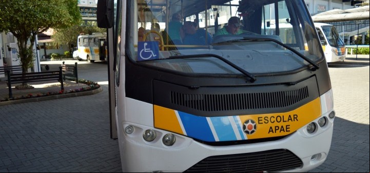 A farsa do ônibus doado para a Apae