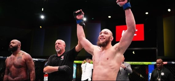 Walker vence com finalização relâmpago no UFC