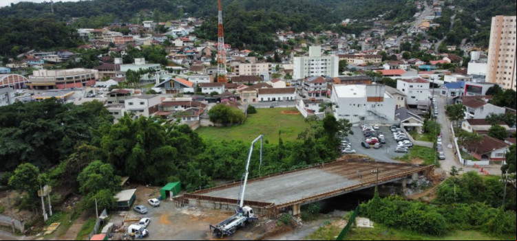 Ponte do Garcia avança para etapa de concretagem das ferragens
