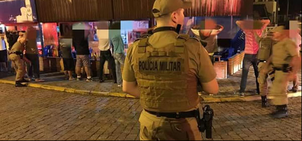 Polícia e MP fiscalizam casas noturnas em Timbó