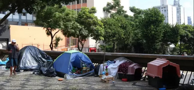 56,6 mil pessoas moram em tendas ou barracas no Brasil