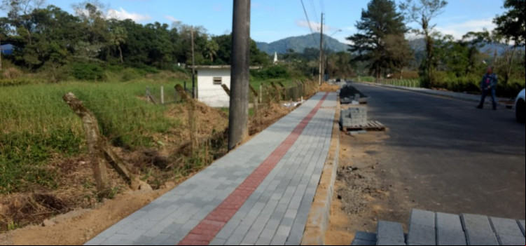 Obra na Rua Wilhelm Knaesel Sênior tem 85% dos serviços executados