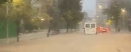 Chuva forte alaga várias ruas de Blumenau