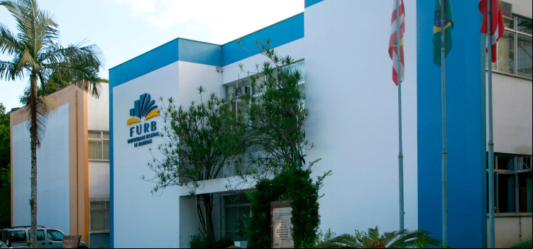 FURB assina convênio com BADESC para modernizar TI