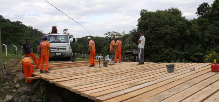 Ponte da Rua Ribeirão Schelters a por manutenção nesta quinta-feira