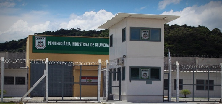 Presidiários vão começar a ser vacinados contra a Covid... antes de você