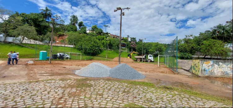 Praça do Anel Viário Norte está fechada durante obras