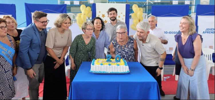 Pró-família completa 20 anos com apresentações de crianças e idosos