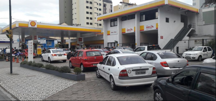 Entenda porque alguns postos têm gasolina e outros não