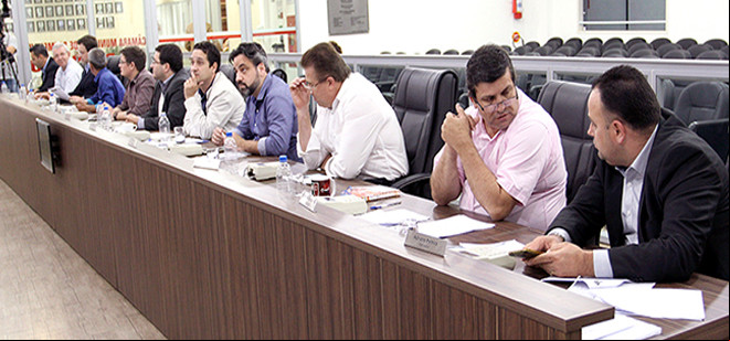 Câmara aprova quatro projetos de lei e acata dois vetos do Executivo